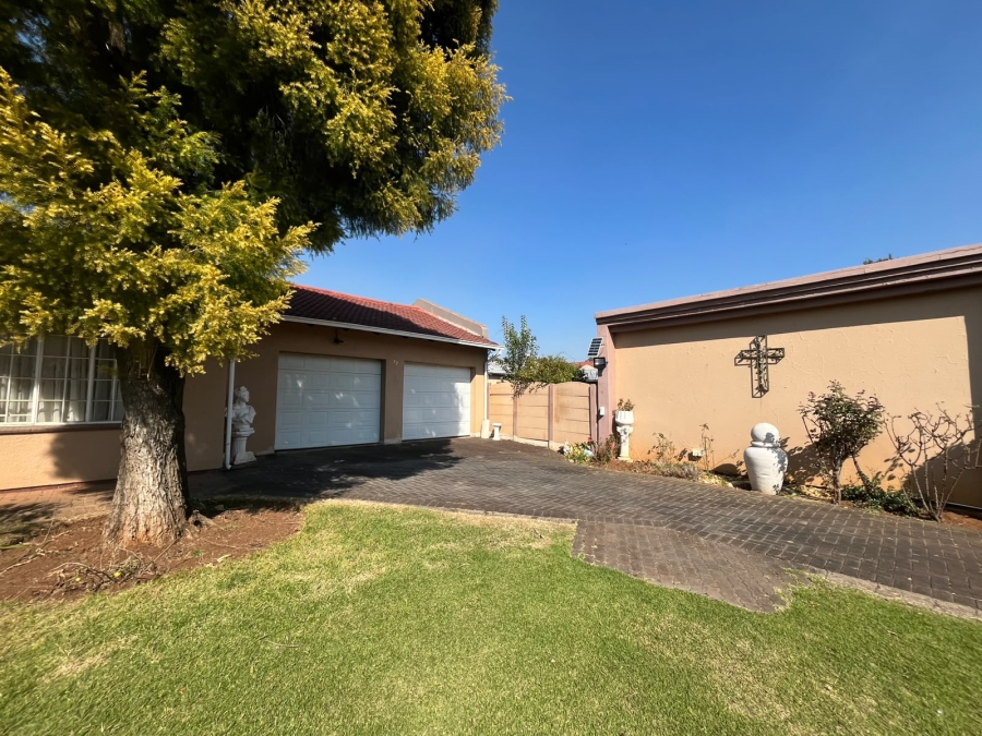 3 Bedroom Property for Sale in Brakpan Central Gauteng