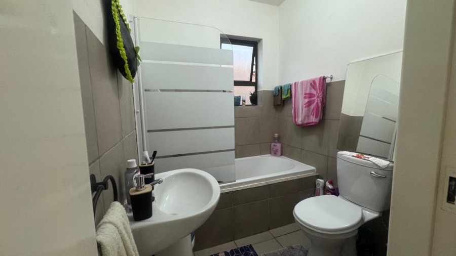 2 Bedroom Property for Sale in Albertsdal Gauteng