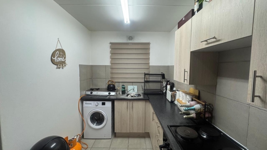 2 Bedroom Property for Sale in Albertsdal Gauteng