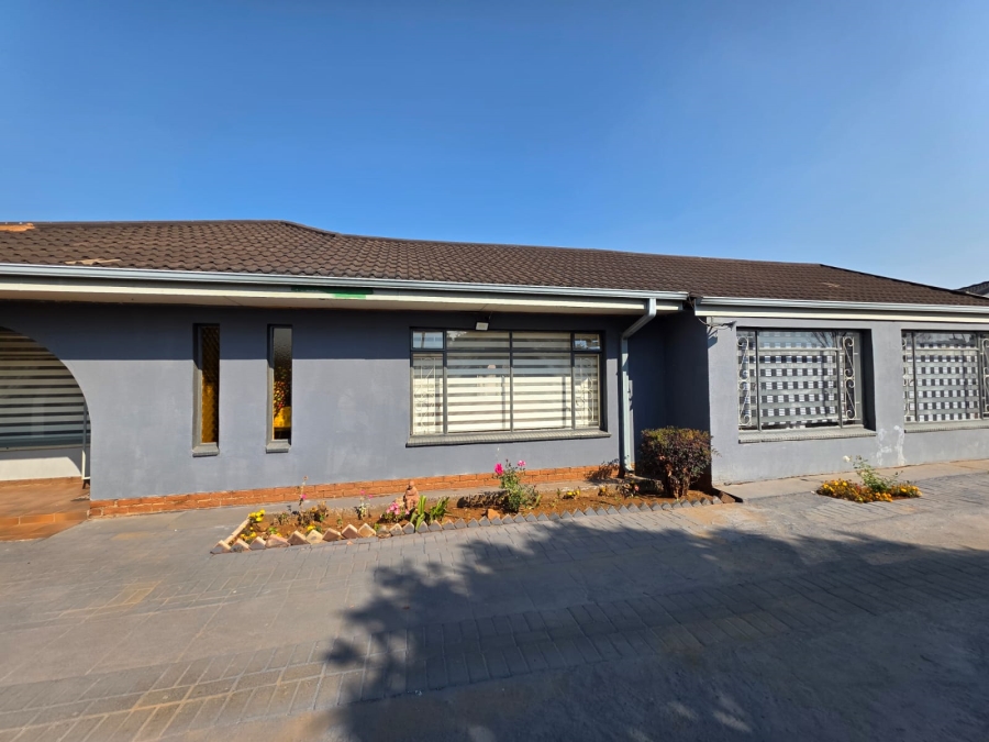 5 Bedroom Property for Sale in Arcon Park Gauteng