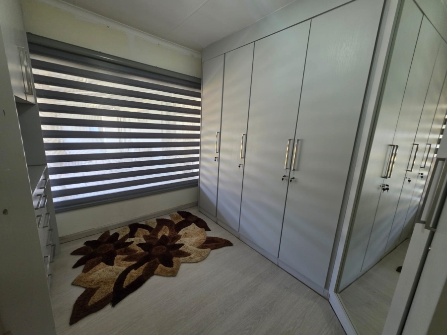 5 Bedroom Property for Sale in Arcon Park Gauteng