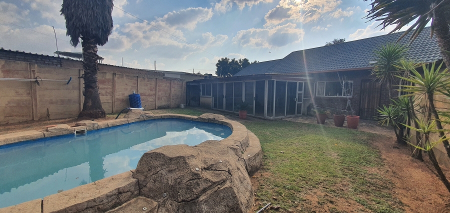 4 Bedroom Property for Sale in Rensburg Gauteng