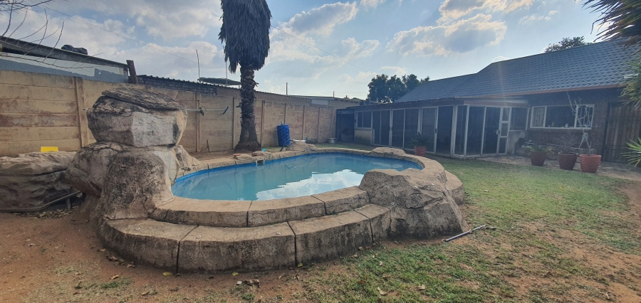 4 Bedroom Property for Sale in Rensburg Gauteng