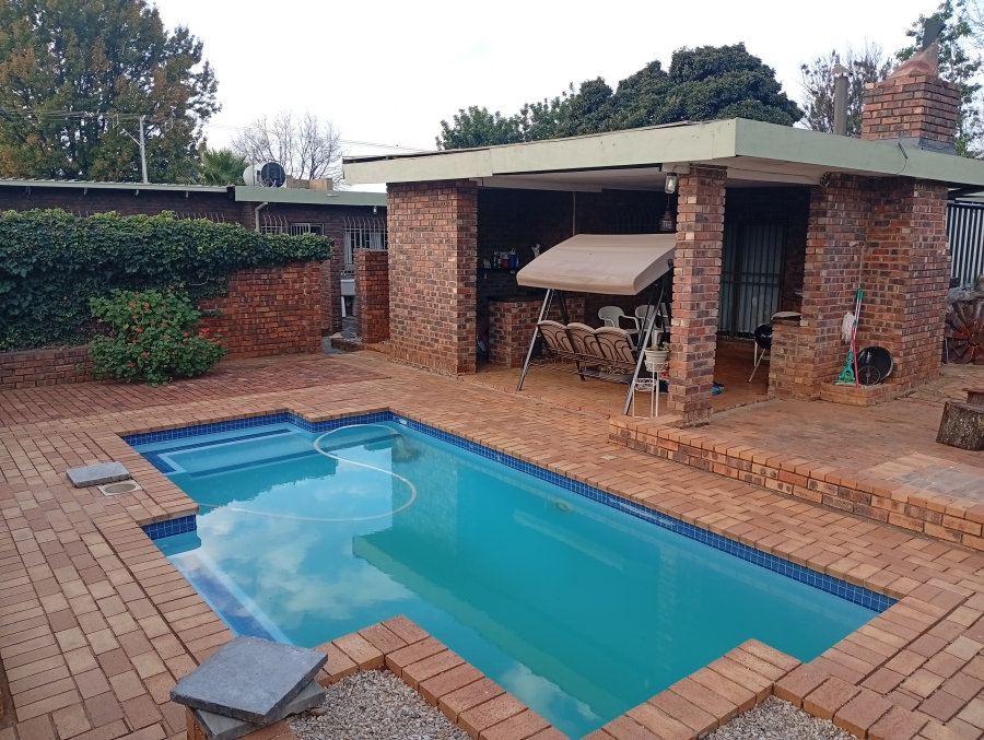 To Let 3 Bedroom Property for Rent in Meyerspark Gauteng