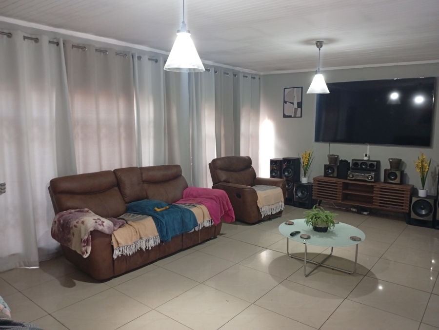 To Let 3 Bedroom Property for Rent in Meyerspark Gauteng