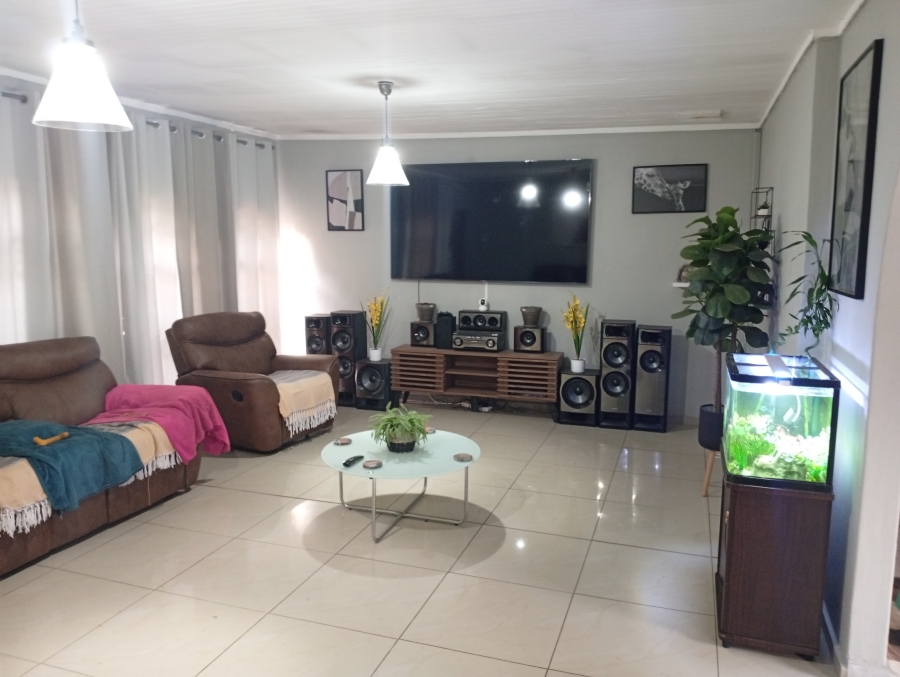 To Let 3 Bedroom Property for Rent in Meyerspark Gauteng