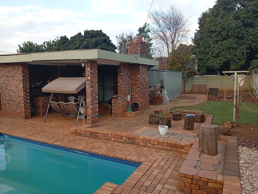 To Let 3 Bedroom Property for Rent in Meyerspark Gauteng