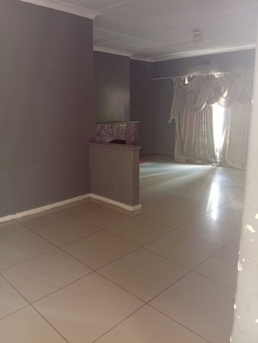 3 Bedroom Property for Sale in Rhodesfield Gauteng