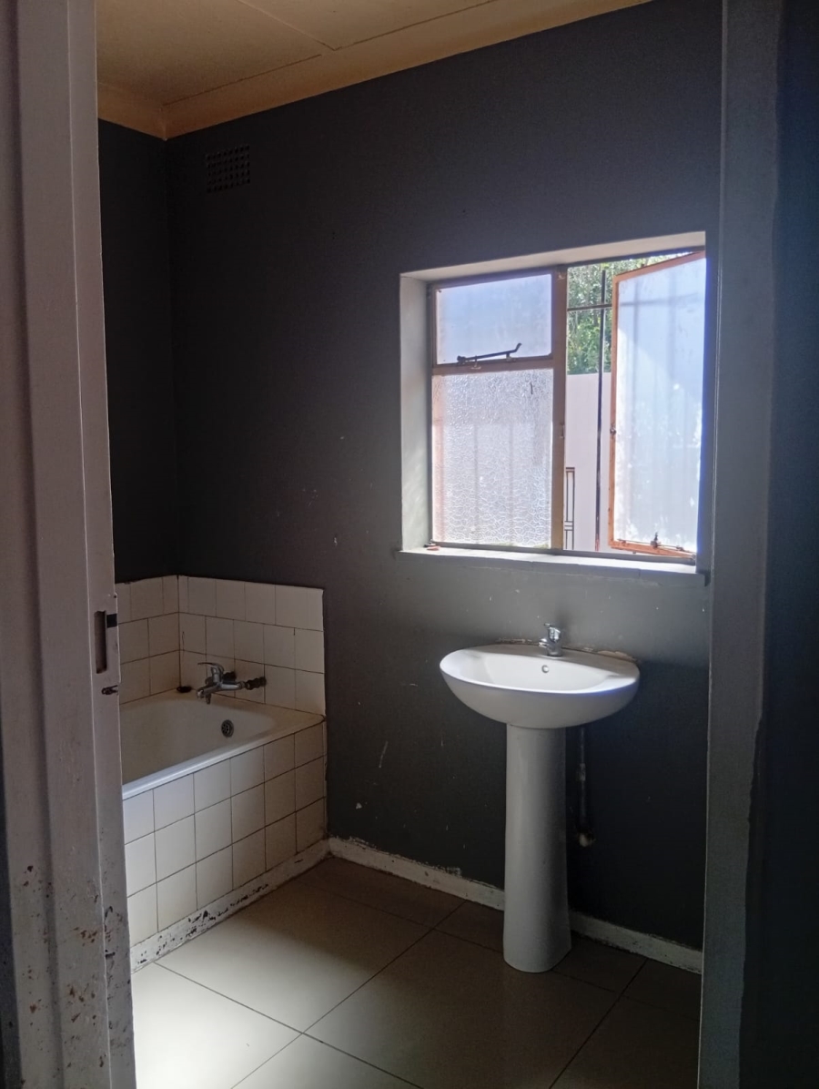 3 Bedroom Property for Sale in Rhodesfield Gauteng