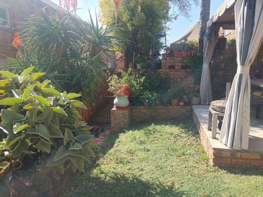 2 Bedroom Property for Sale in Glen Marais Gauteng