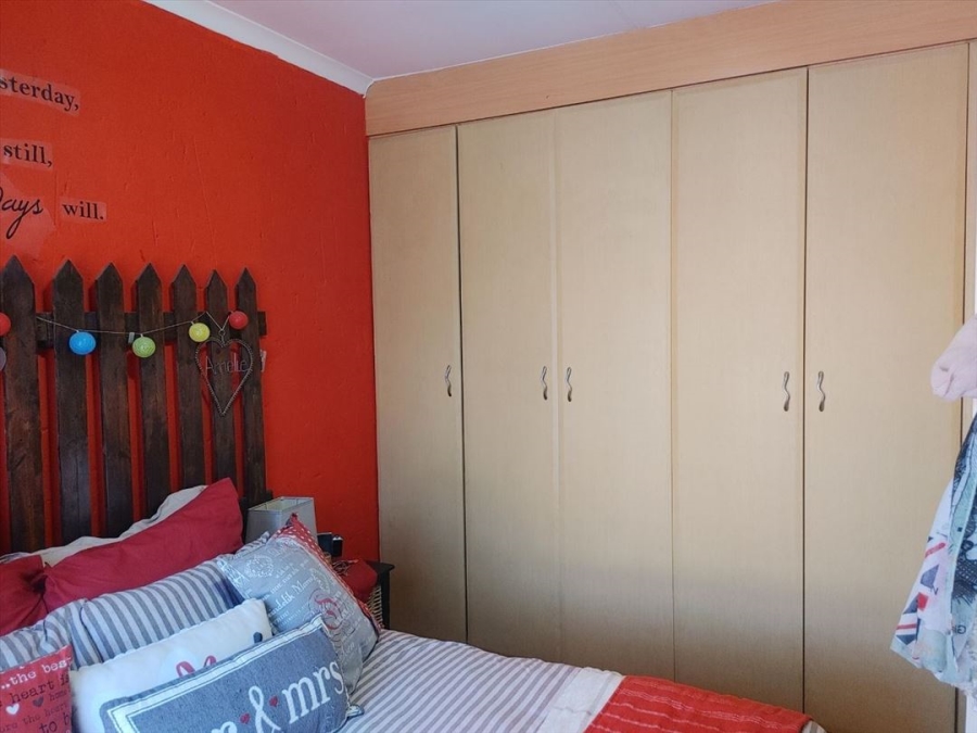 2 Bedroom Property for Sale in Glen Marais Gauteng