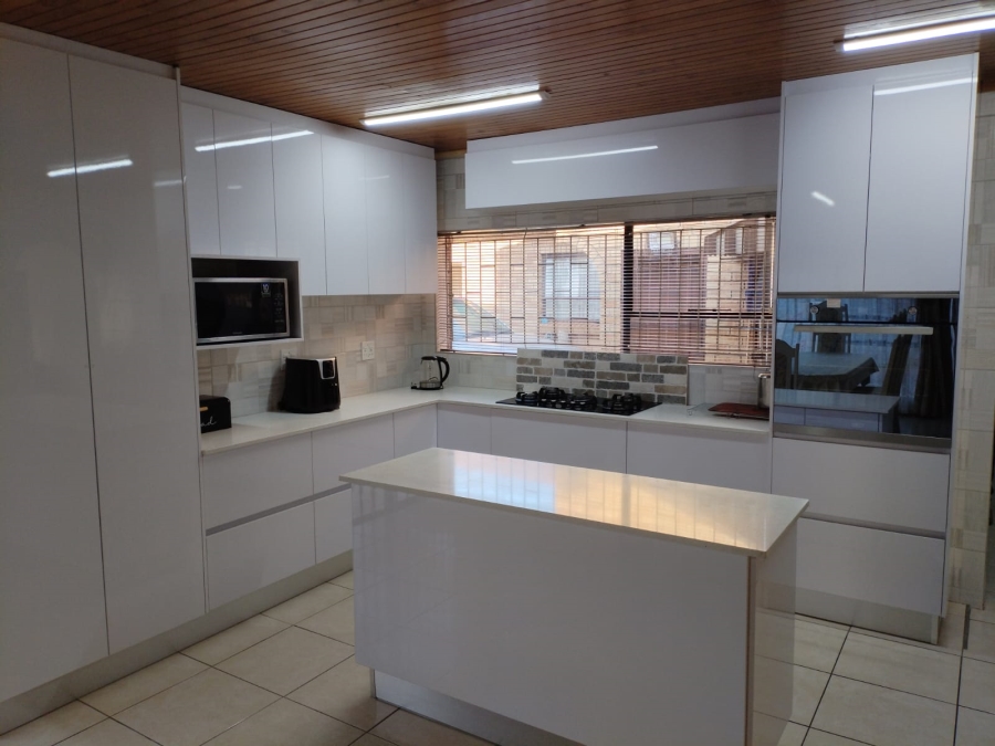 3 Bedroom Property for Sale in Bakerton Gauteng