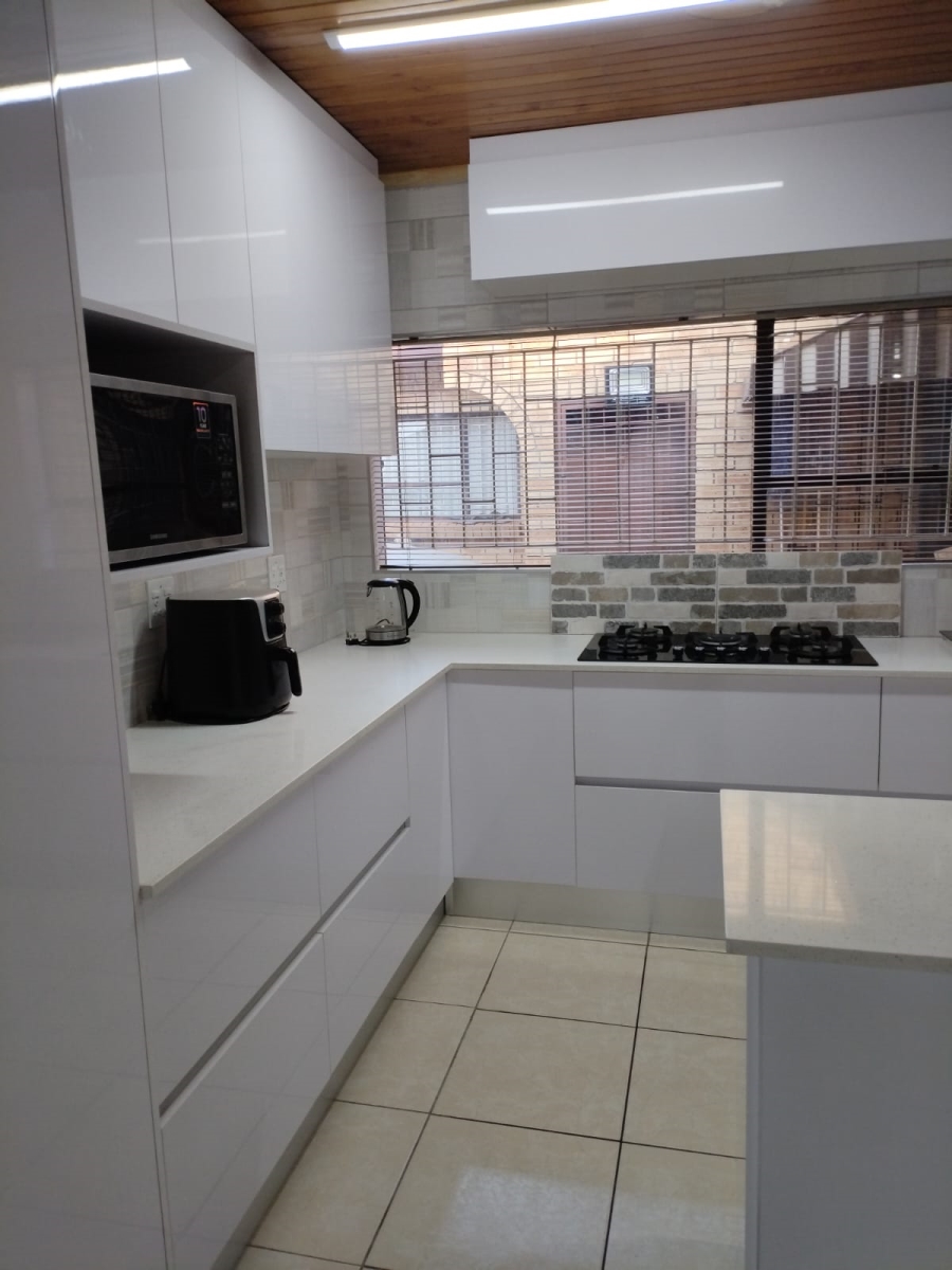 3 Bedroom Property for Sale in Bakerton Gauteng