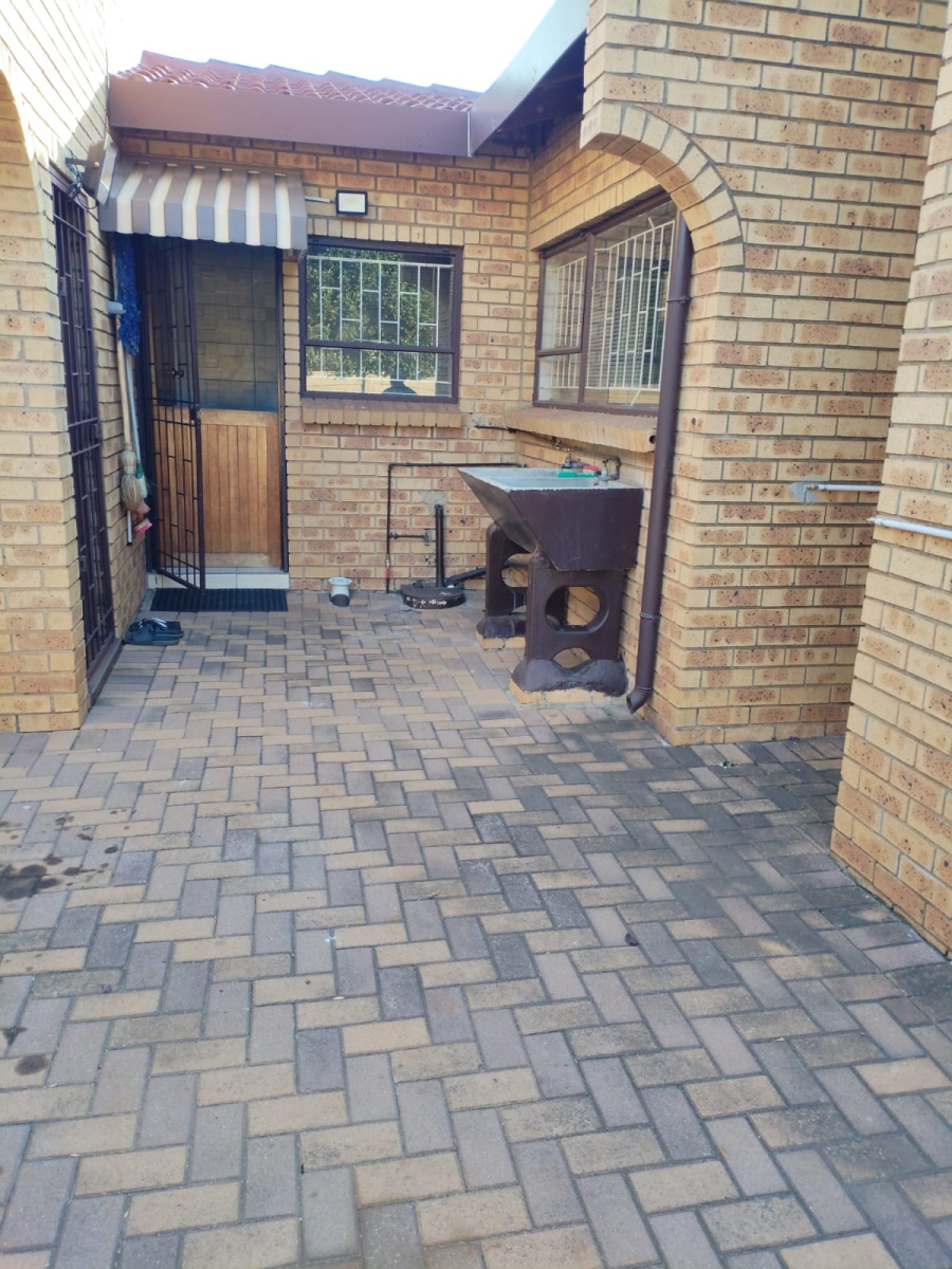 3 Bedroom Property for Sale in Bakerton Gauteng