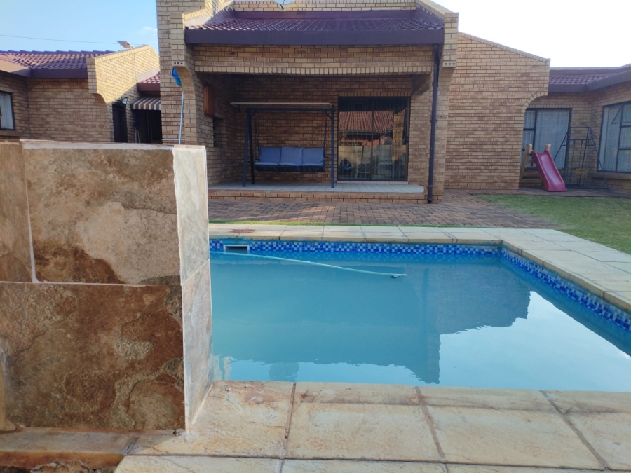 3 Bedroom Property for Sale in Bakerton Gauteng