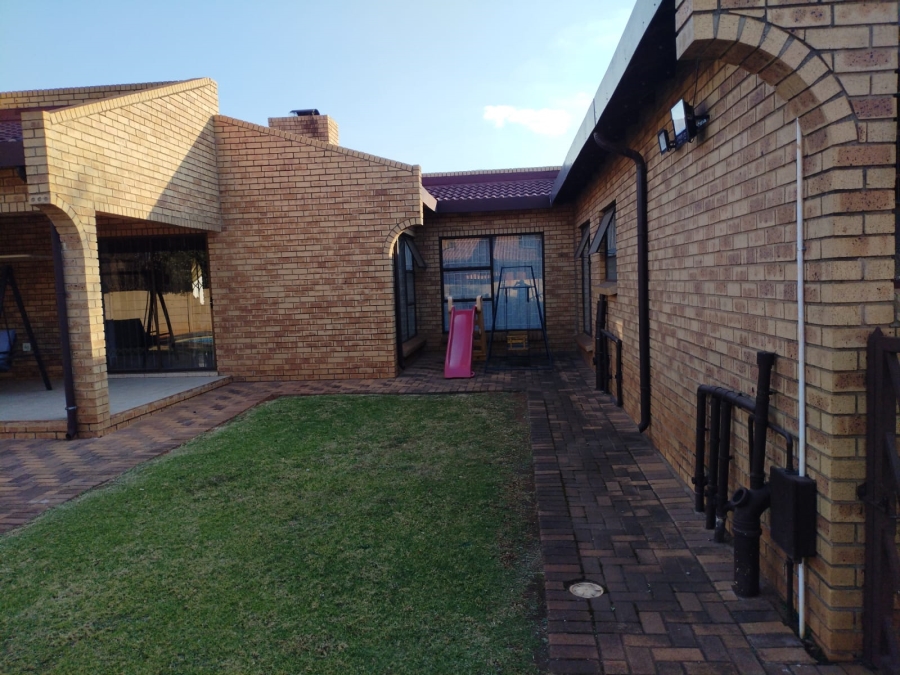 3 Bedroom Property for Sale in Bakerton Gauteng