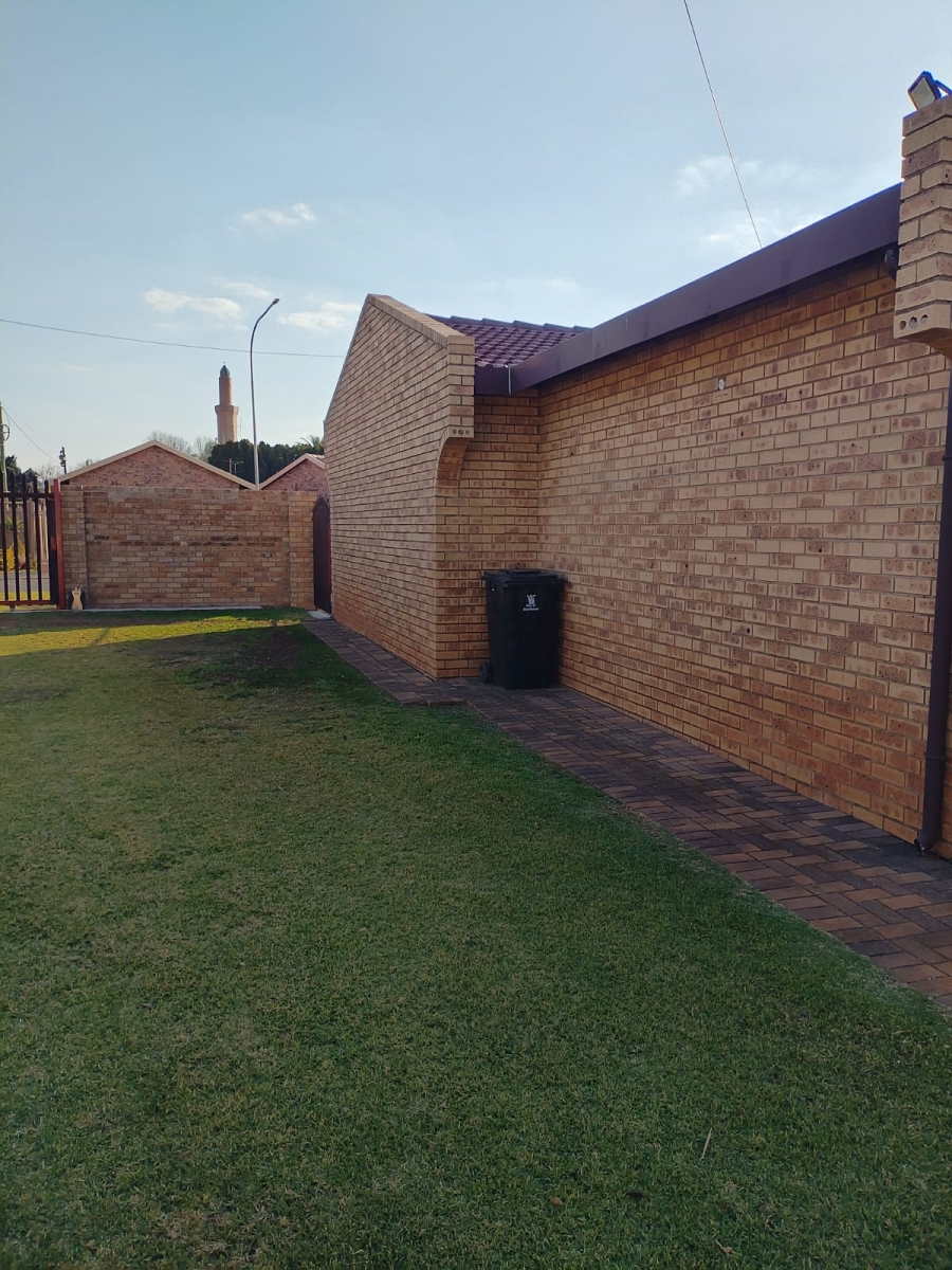 3 Bedroom Property for Sale in Bakerton Gauteng