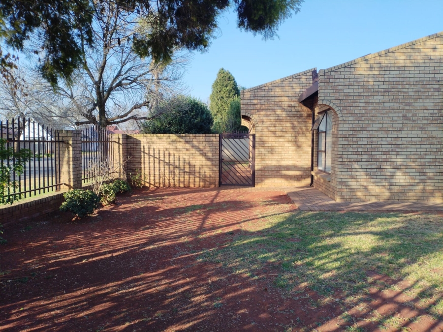 3 Bedroom Property for Sale in Bakerton Gauteng