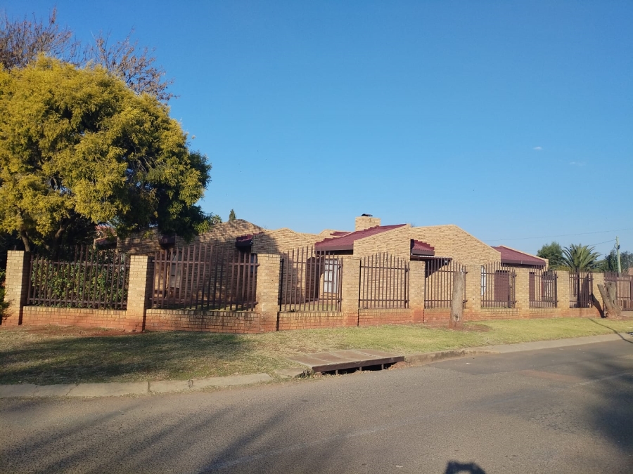 3 Bedroom Property for Sale in Bakerton Gauteng