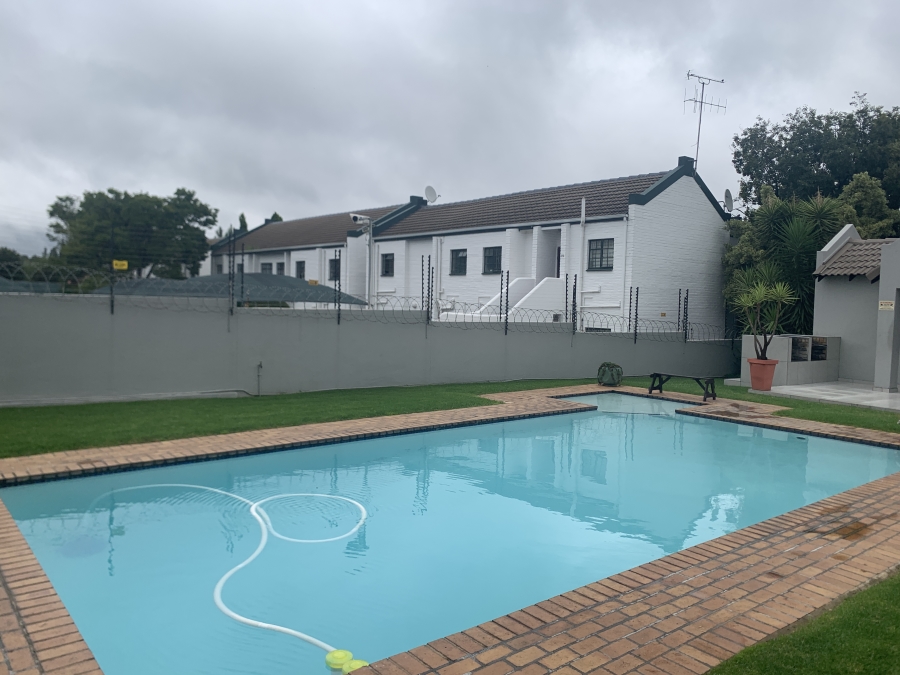 To Let 1 Bedroom Property for Rent in Magaliessig Gauteng