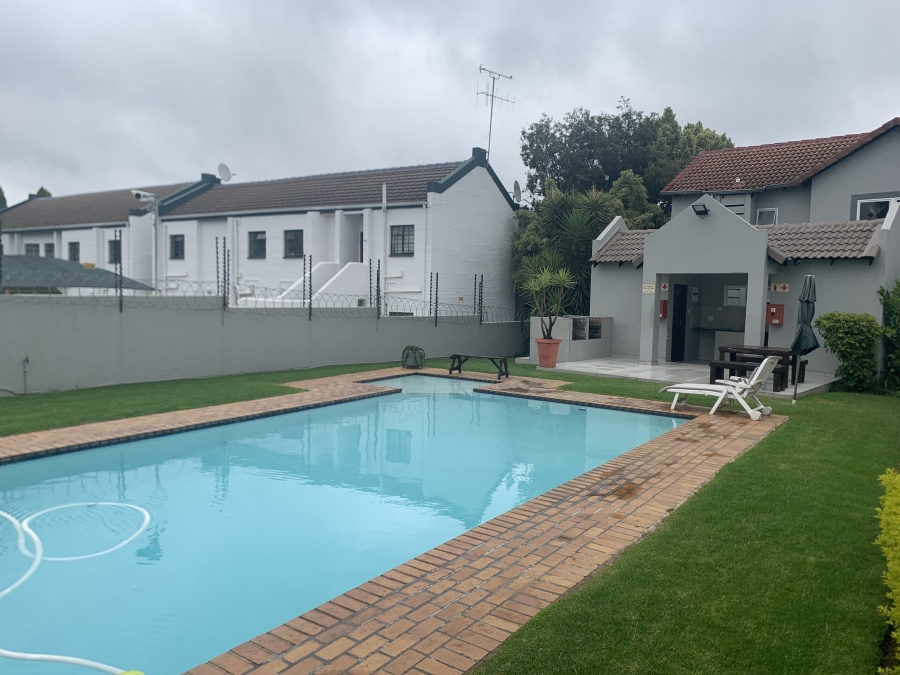To Let 1 Bedroom Property for Rent in Magaliessig Gauteng