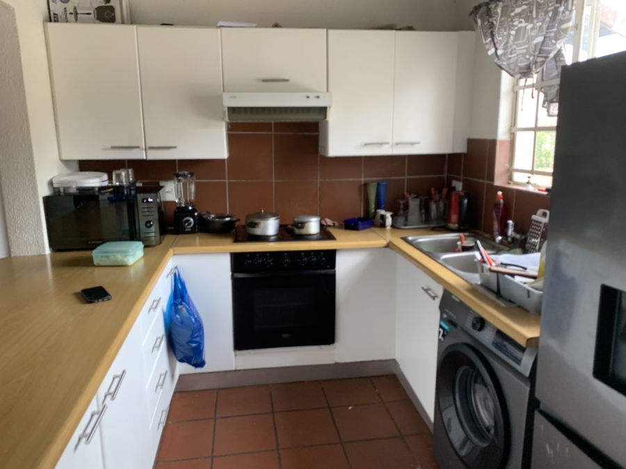 To Let 1 Bedroom Property for Rent in Lonehill Gauteng