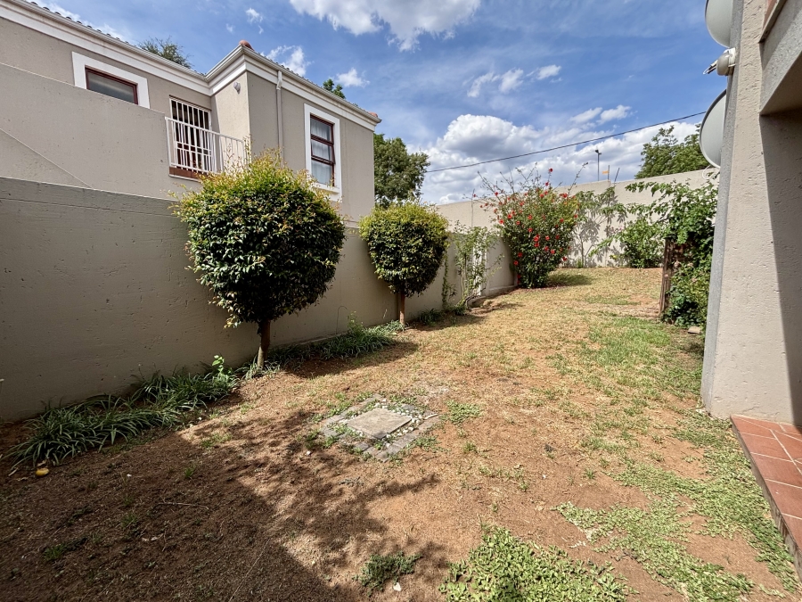 To Let 2 Bedroom Property for Rent in Bryanston Gauteng