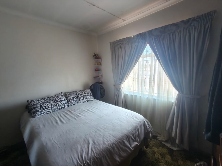 6 Bedroom Property for Sale in Laudium Gauteng