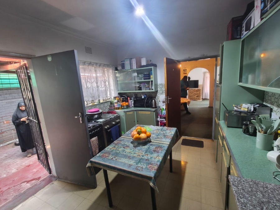 6 Bedroom Property for Sale in Laudium Gauteng