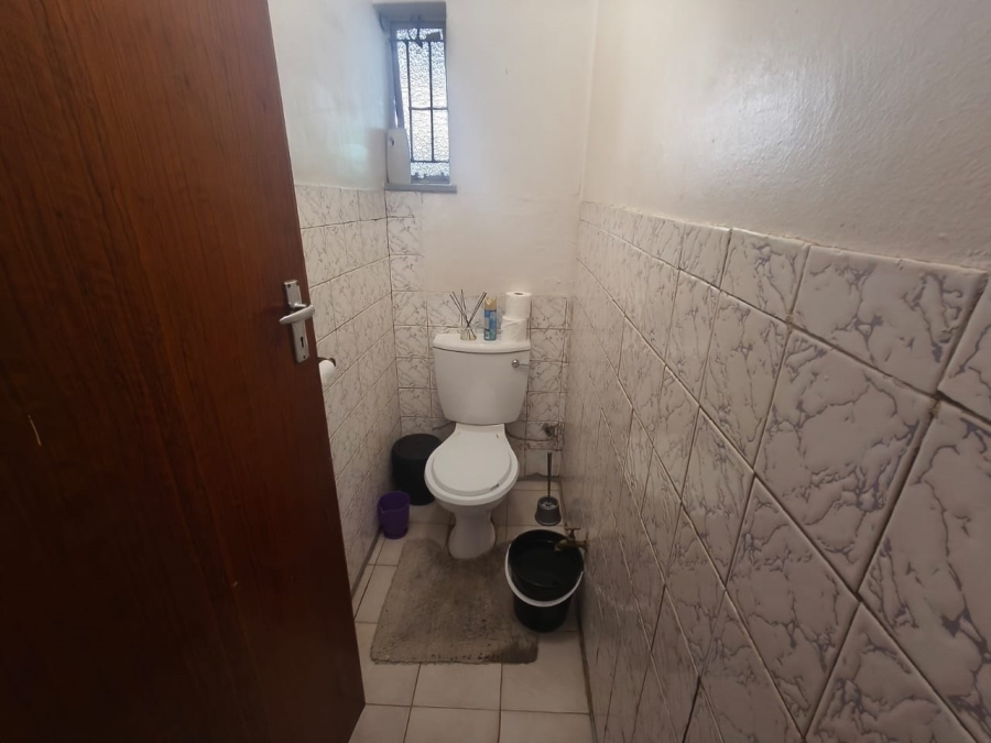 6 Bedroom Property for Sale in Laudium Gauteng