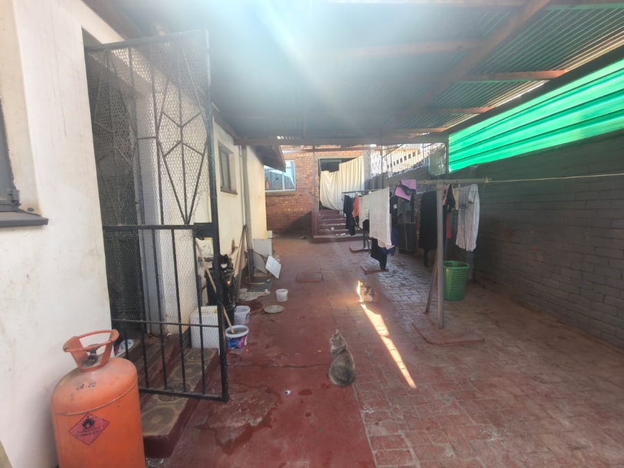 6 Bedroom Property for Sale in Laudium Gauteng