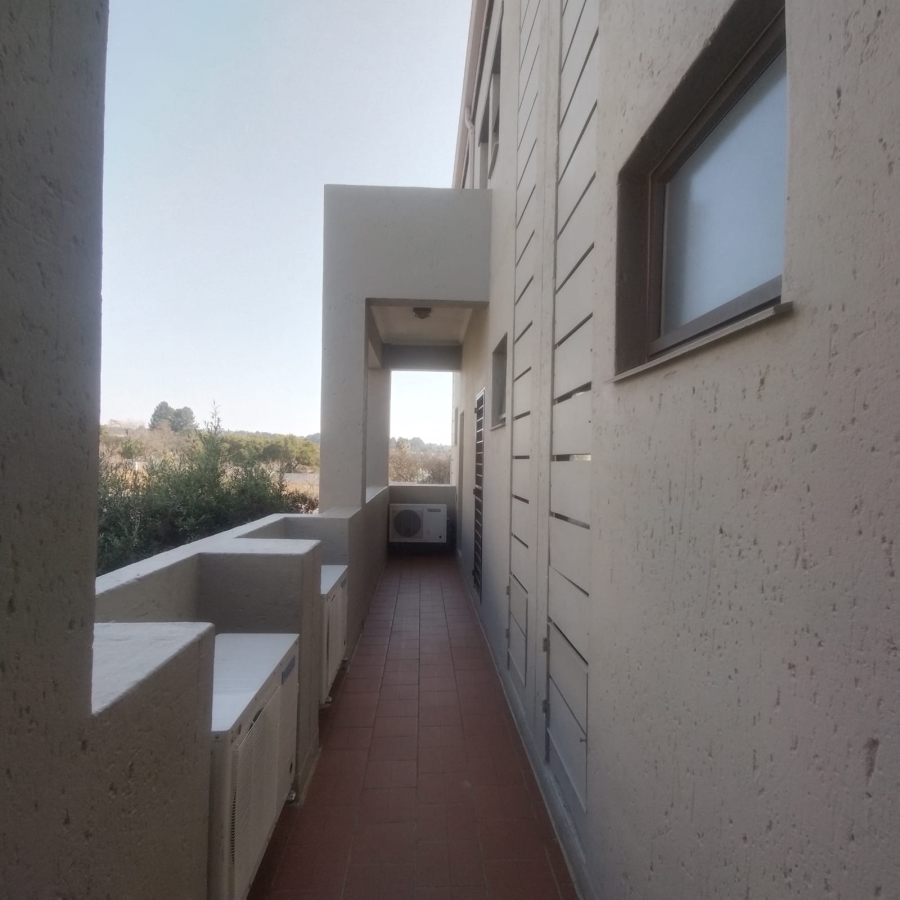 To Let 1 Bedroom Property for Rent in Lonehill Gauteng