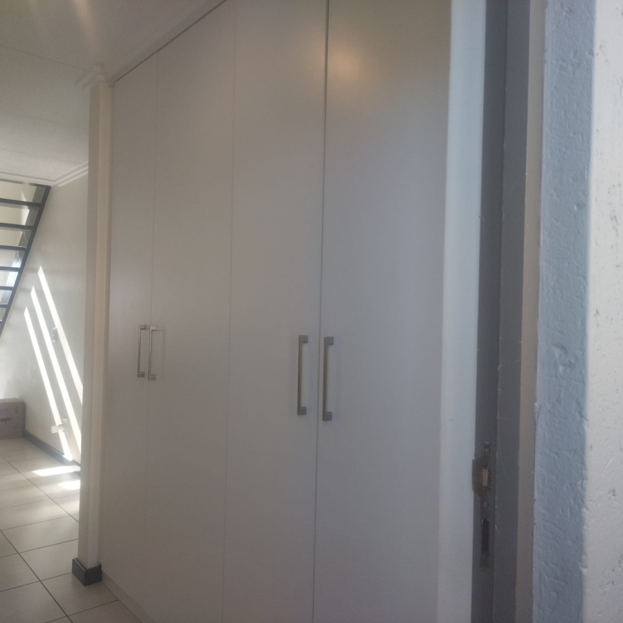 To Let 1 Bedroom Property for Rent in Lonehill Gauteng