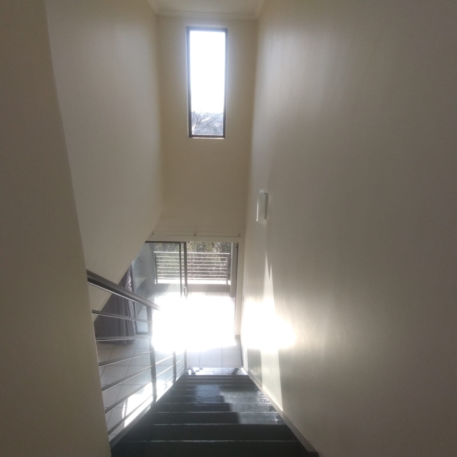 To Let 1 Bedroom Property for Rent in Lonehill Gauteng