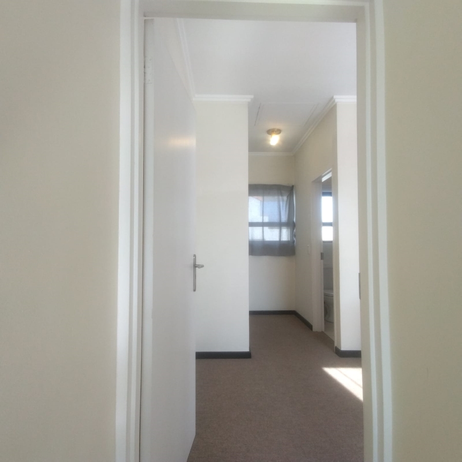 To Let 1 Bedroom Property for Rent in Lonehill Gauteng