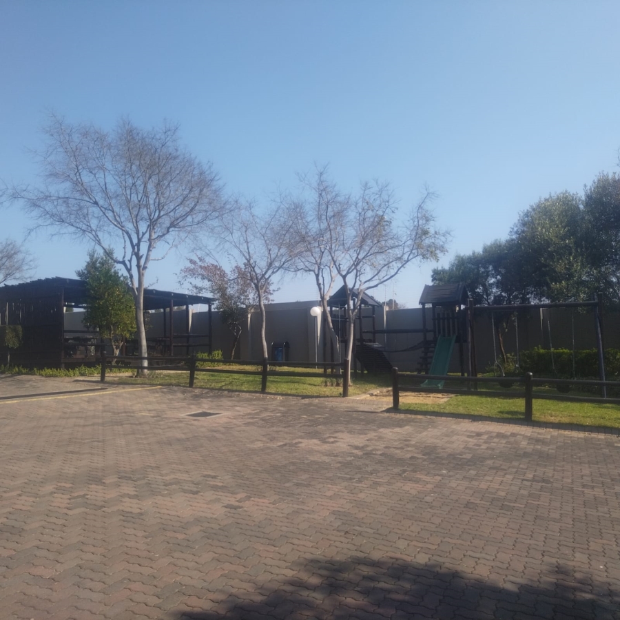 To Let 1 Bedroom Property for Rent in Lonehill Gauteng