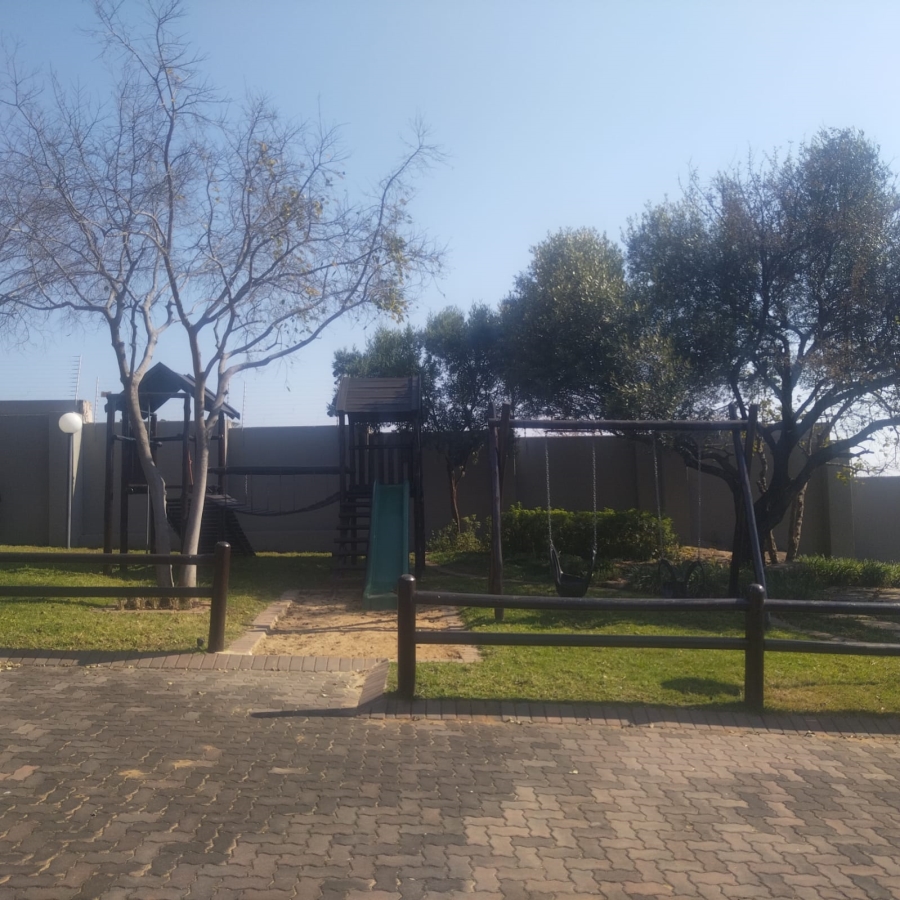 To Let 1 Bedroom Property for Rent in Lonehill Gauteng