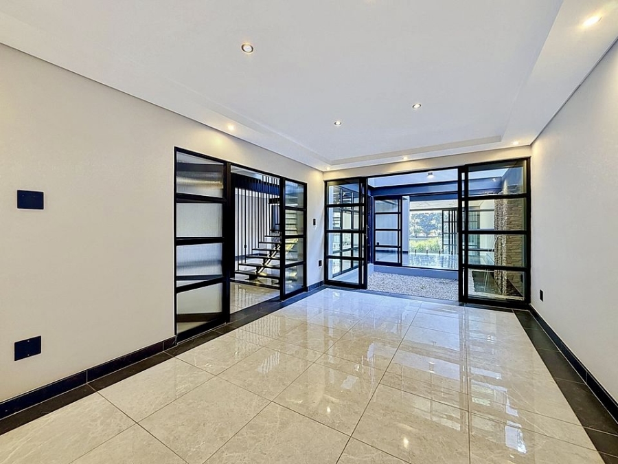6 Bedroom Property for Sale in Waterkloof Gauteng