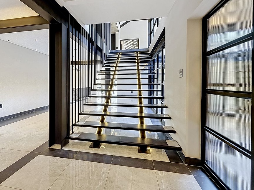 6 Bedroom Property for Sale in Waterkloof Gauteng