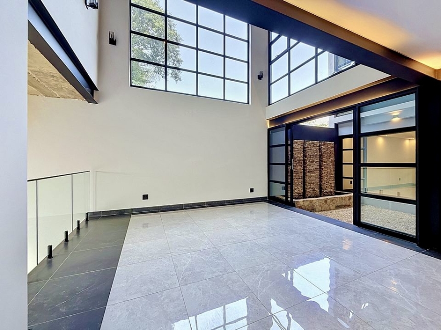 6 Bedroom Property for Sale in Waterkloof Gauteng
