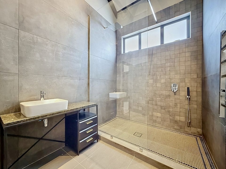 6 Bedroom Property for Sale in Waterkloof Gauteng