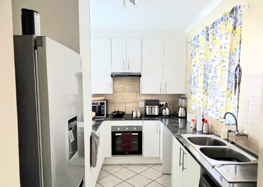 2 Bedroom Property for Sale in Noordwyk Gauteng