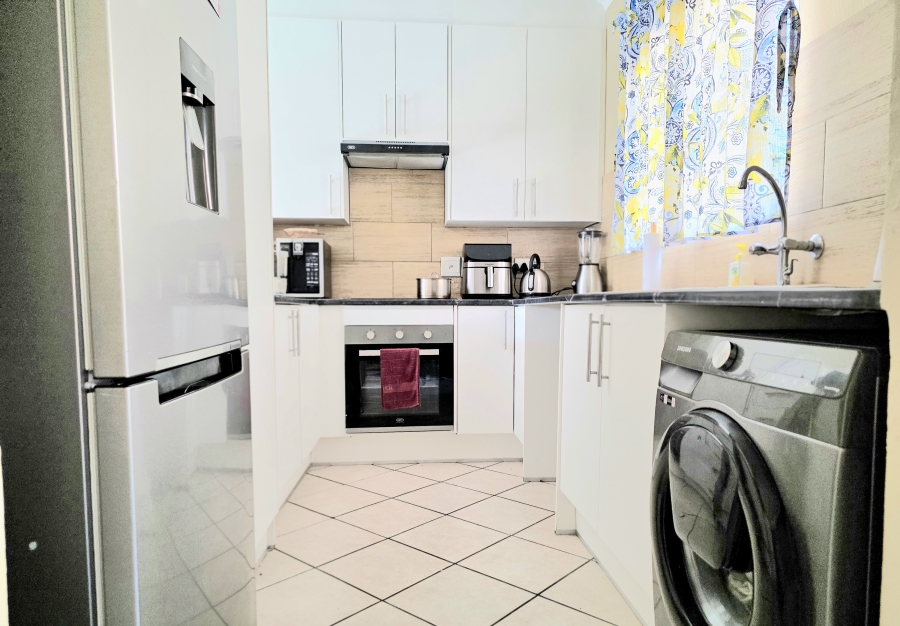 2 Bedroom Property for Sale in Noordwyk Gauteng