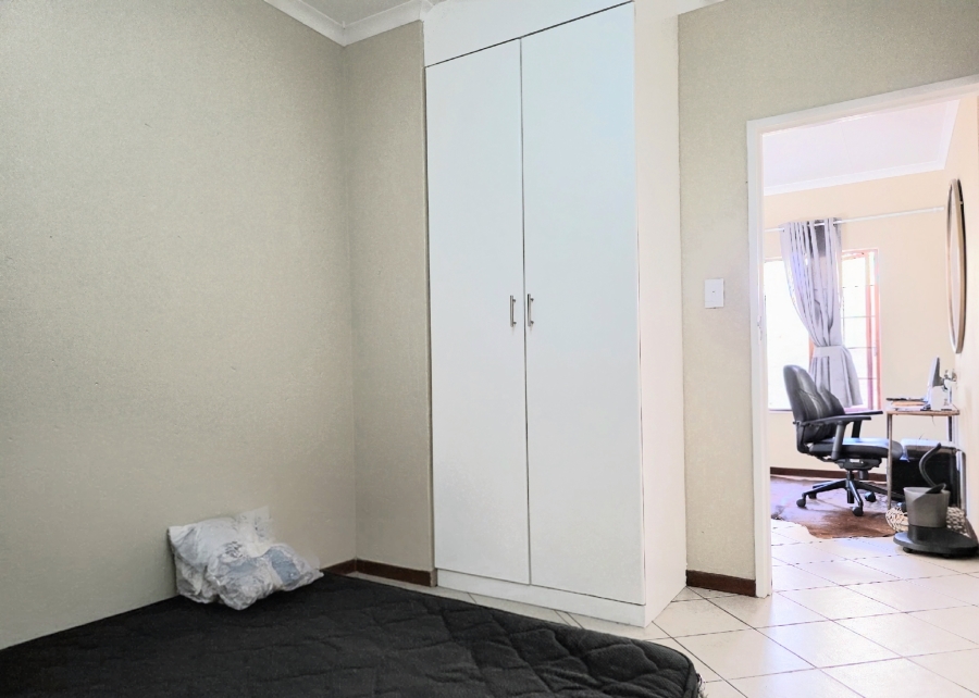 2 Bedroom Property for Sale in Noordwyk Gauteng