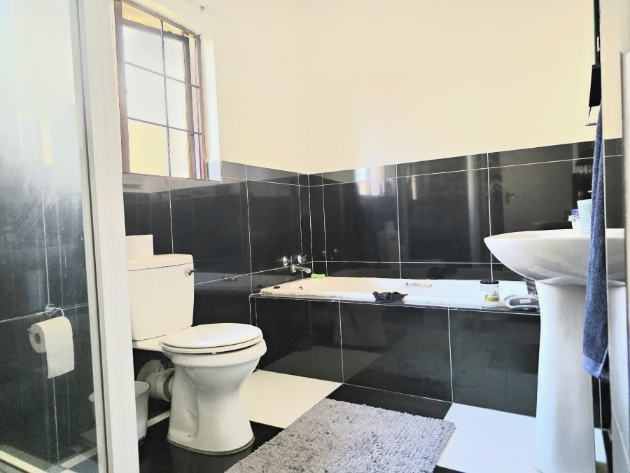 2 Bedroom Property for Sale in Noordwyk Gauteng