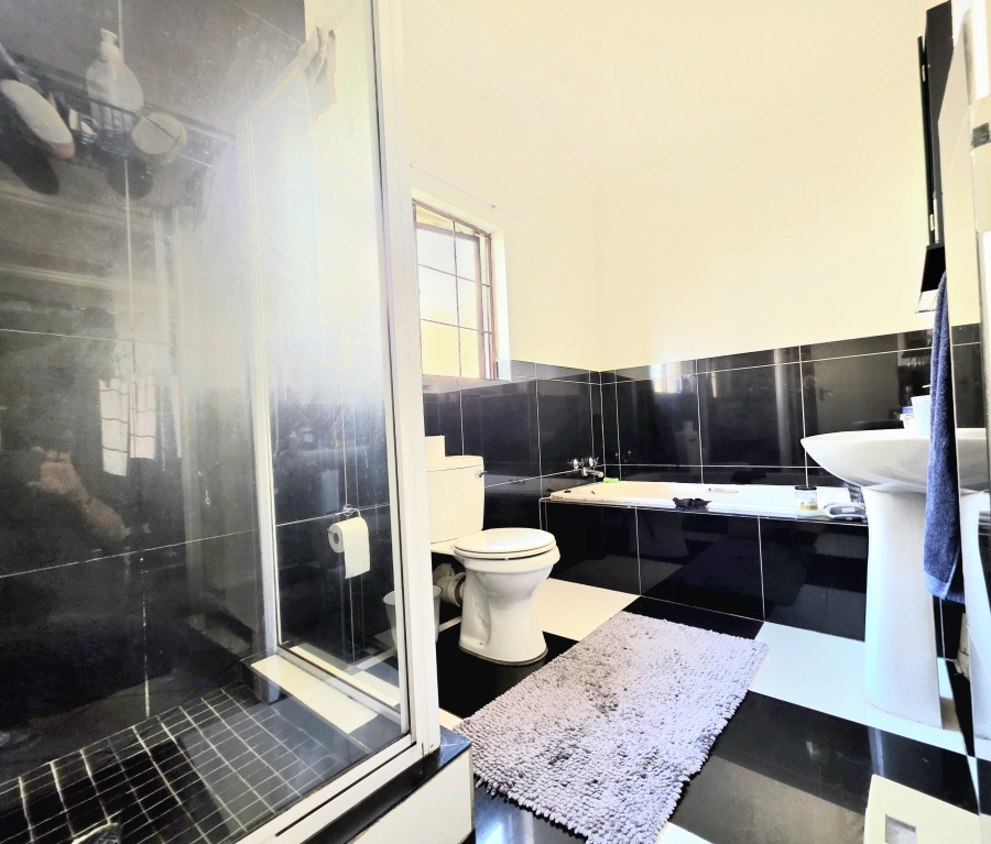 2 Bedroom Property for Sale in Noordwyk Gauteng