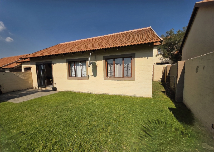2 Bedroom Property for Sale in Noordwyk Gauteng