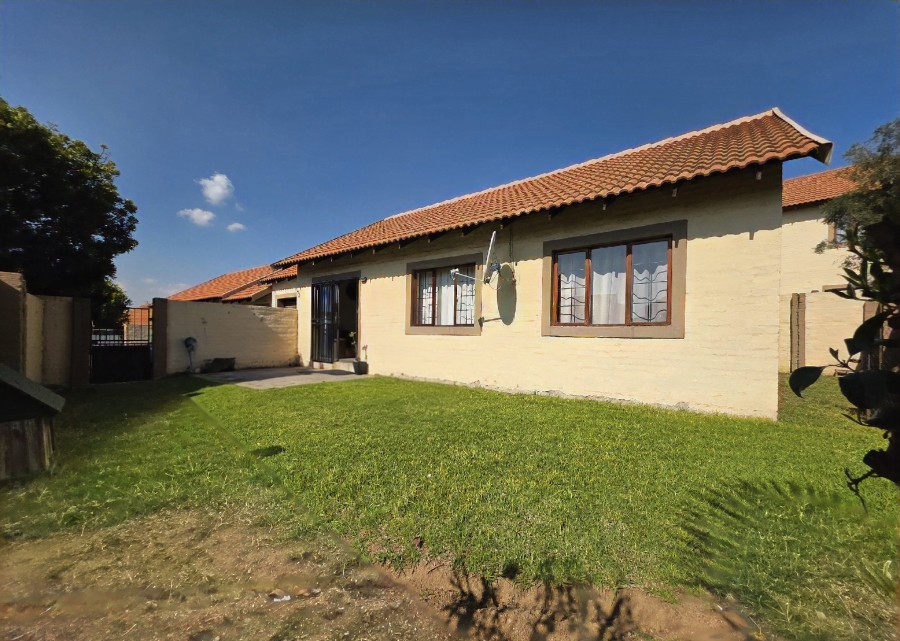 2 Bedroom Property for Sale in Noordwyk Gauteng