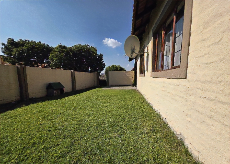 2 Bedroom Property for Sale in Noordwyk Gauteng
