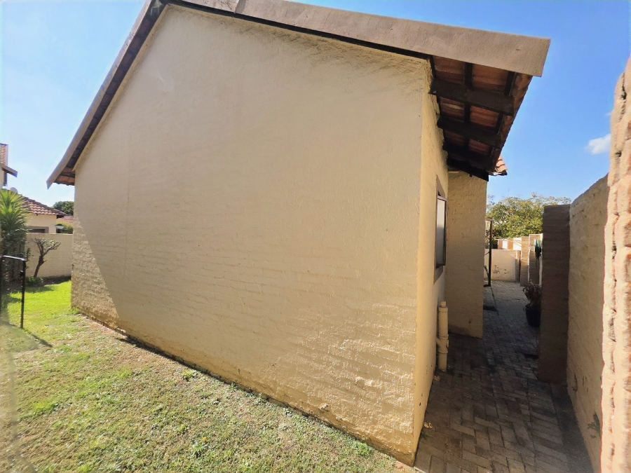 2 Bedroom Property for Sale in Noordwyk Gauteng